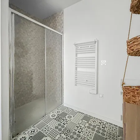 Maison Moderne T5 - 4 Ch Sdb Privatives - Terrasse