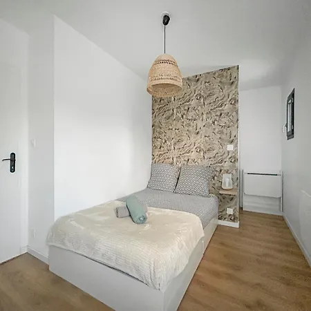 Maison Moderne T5 - 4 Ch Sdb Privatives - Terrasse