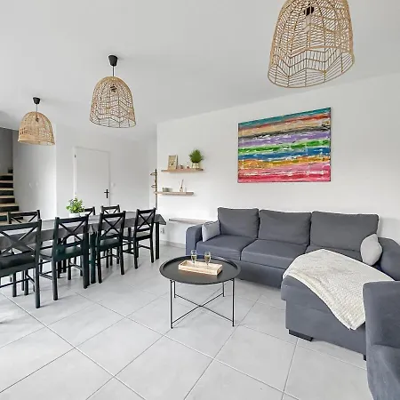 Maison Moderne T5 - 4 Ch Sdb Privatives - Terrasse