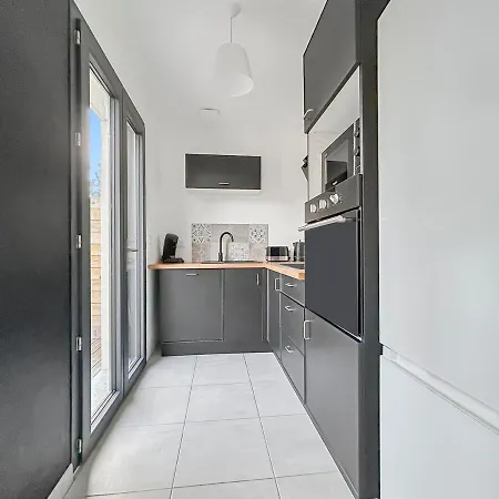 Maison Moderne T5 - 4 Ch Sdb Privatives - Terrasse *