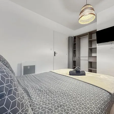 Maison Moderne T5 - 4 Ch Sdb Privatives - Terrasse